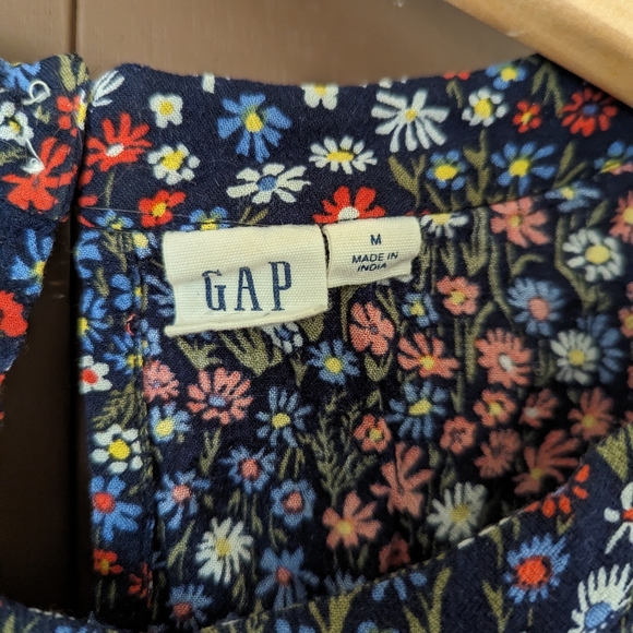 GAP - Red, white and blue floral pintuck blouse - Picture 2 of 4